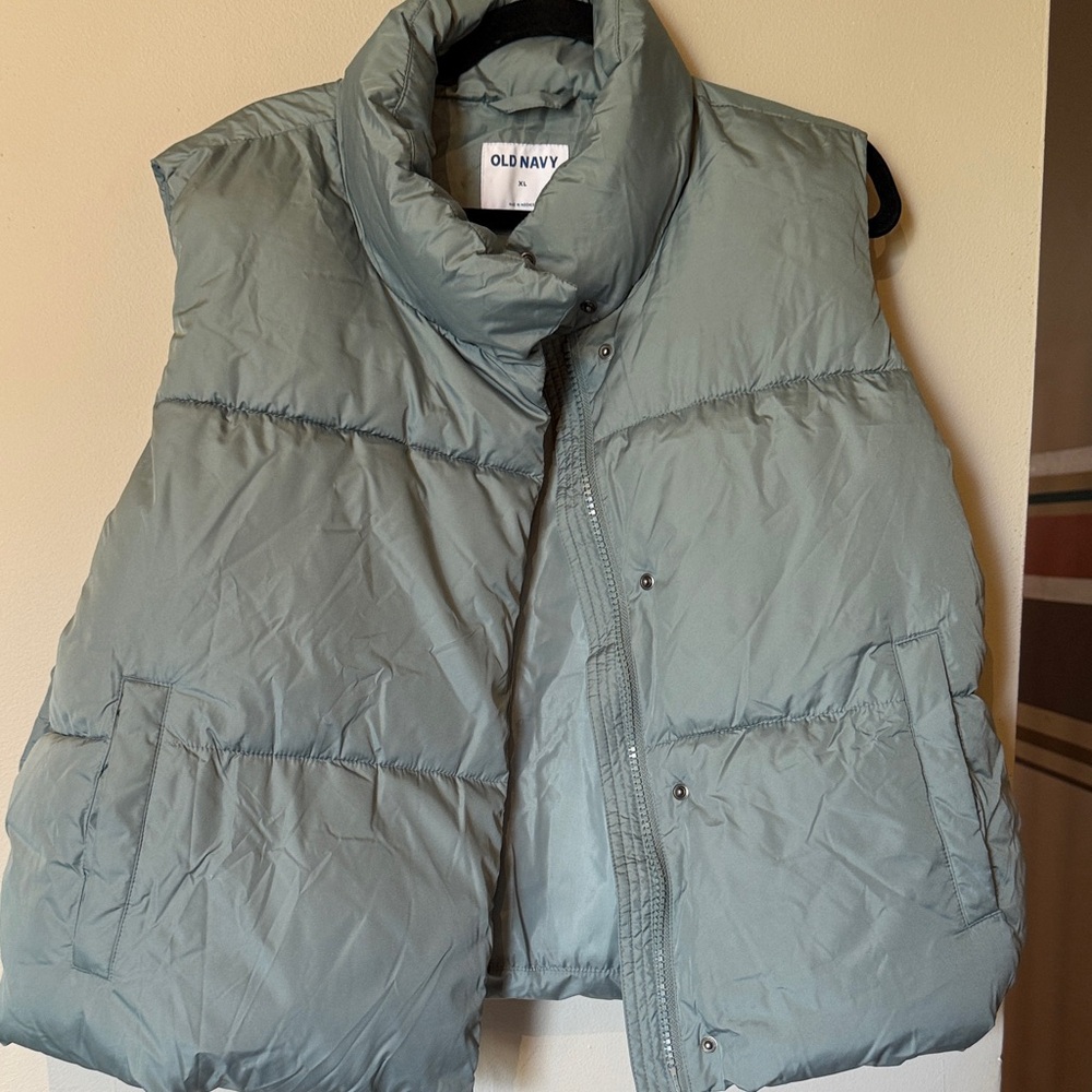 Old Navy Quilted Vest in Soft Green